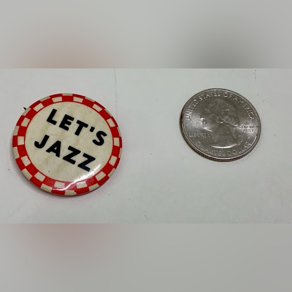 1940s WWII Era Antique Red White Checkered Pinback Button - Picture 7 of 10